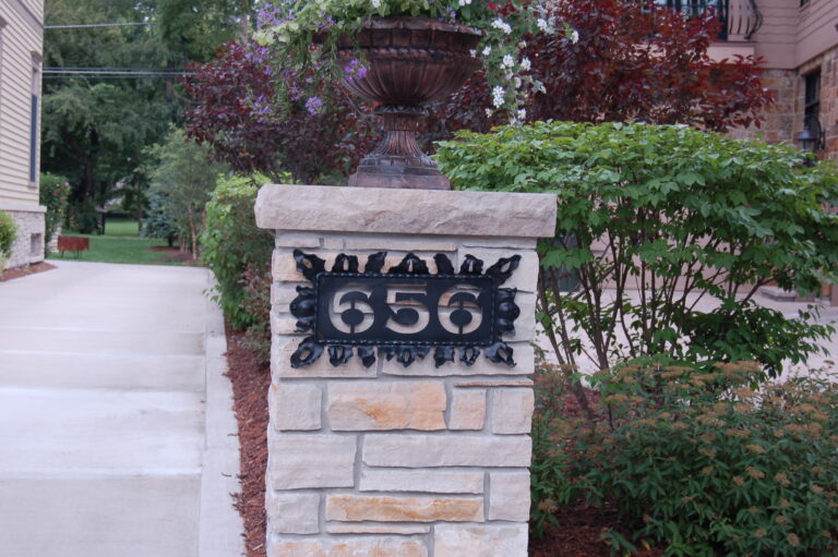 656 (17)